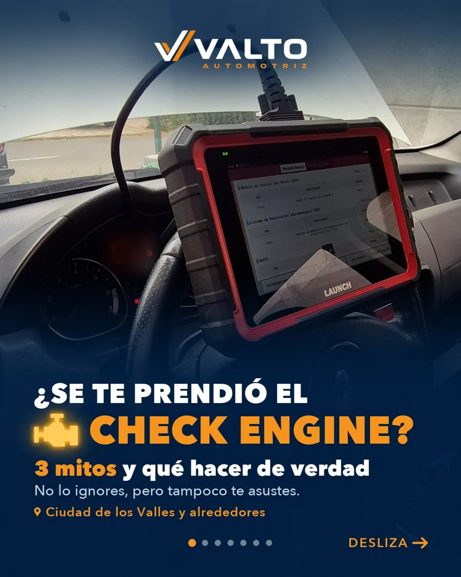 Testigo de check engine encendido en el tablero de un auto